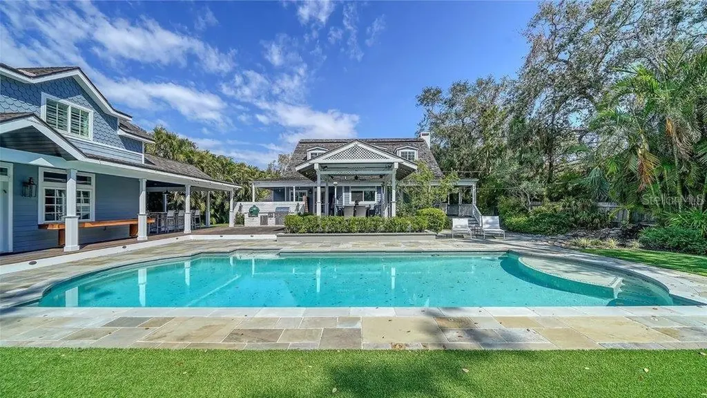 1774 Cherokee Drive Sarasota FL 34239