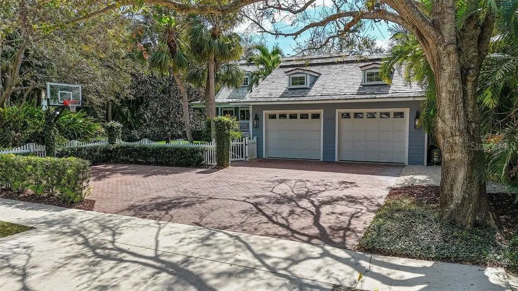 1774 Cherokee Drive Sarasota FL 34239