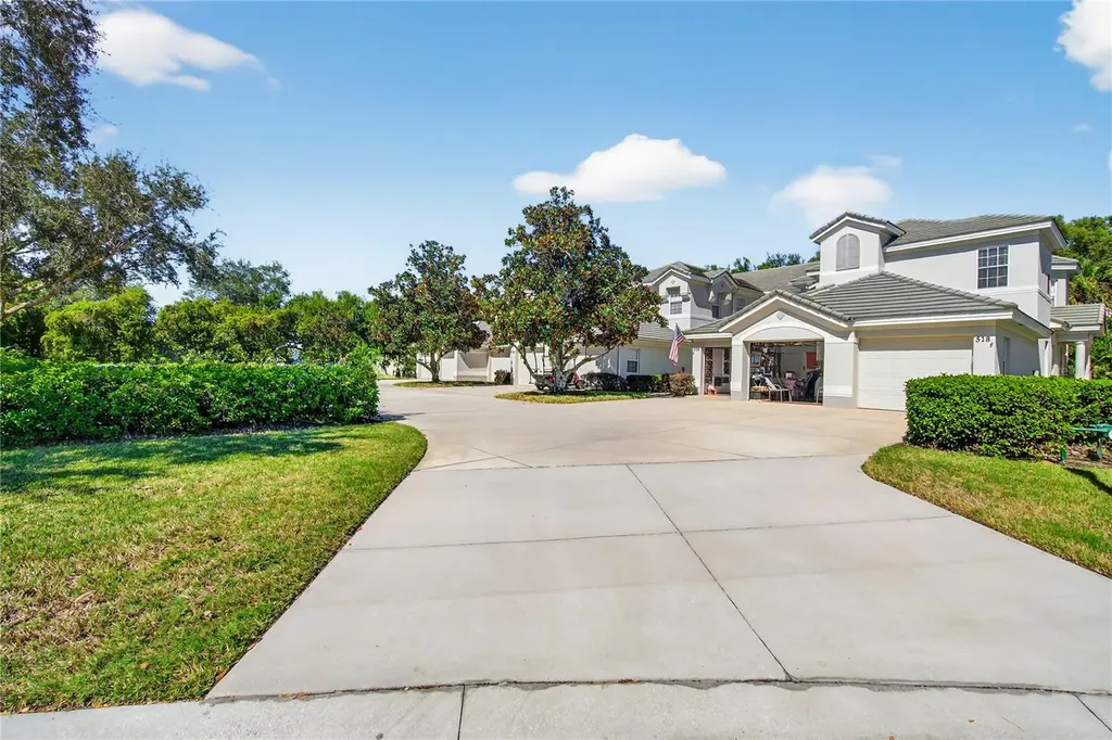 516 Grasslands Village Circle Lakeland FL 33803
