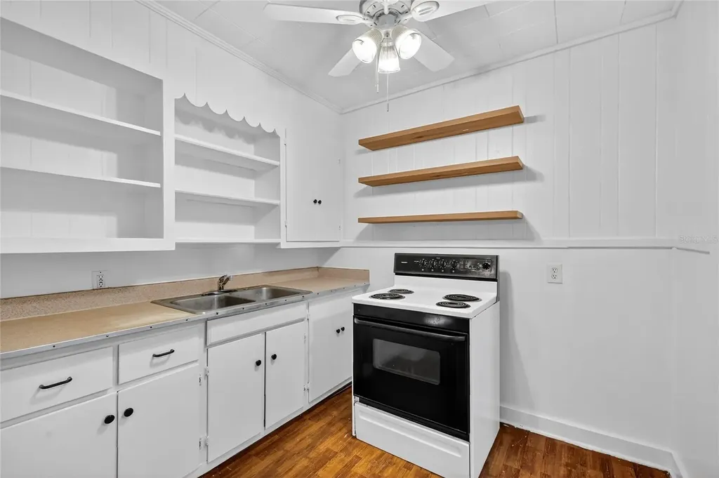 2419 W Main Street Leesburg FL 34748