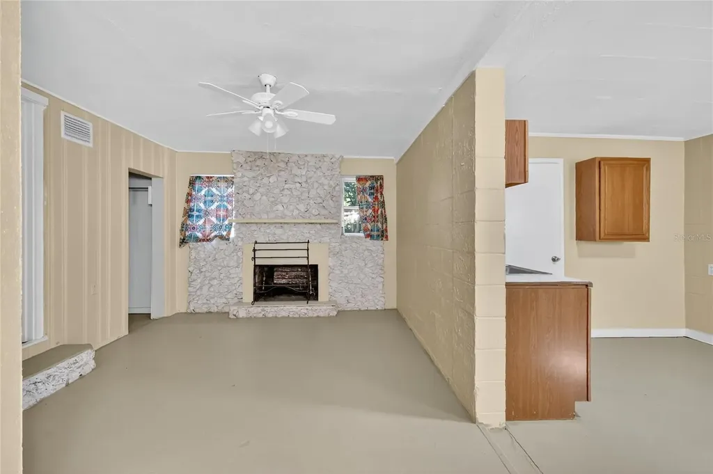 2419 W Main Street Leesburg FL 34748