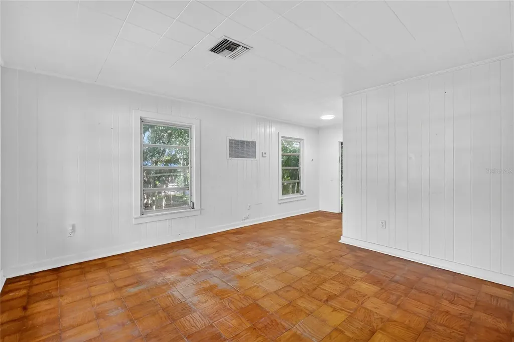 2419 W Main Street Leesburg FL 34748