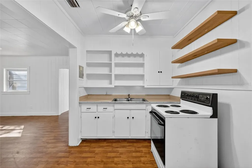 2419 W Main Street Leesburg FL 34748
