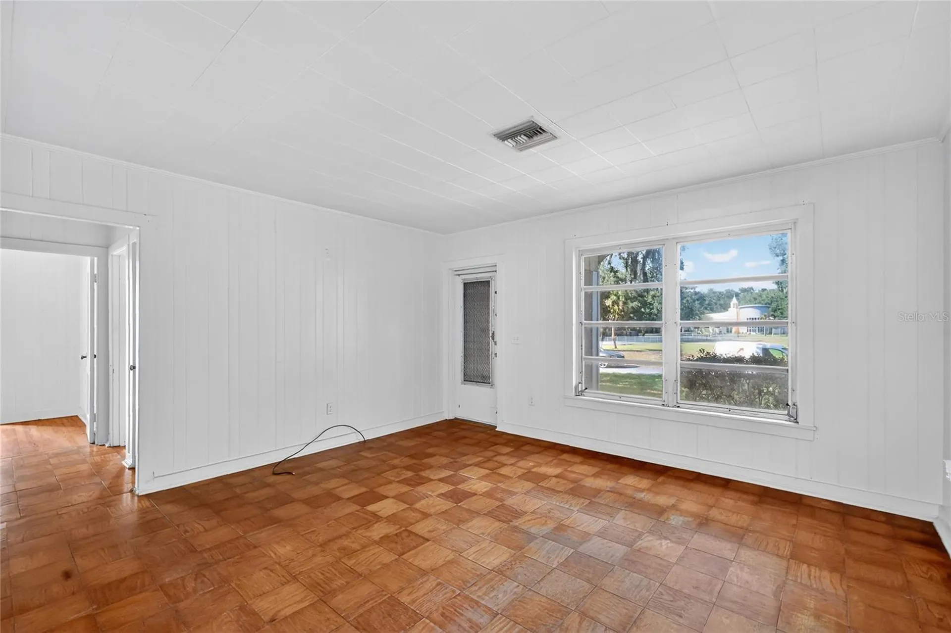 2419 W Main Street Leesburg FL 34748