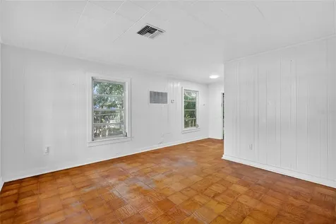 2419 W Main Street Leesburg FL 34748