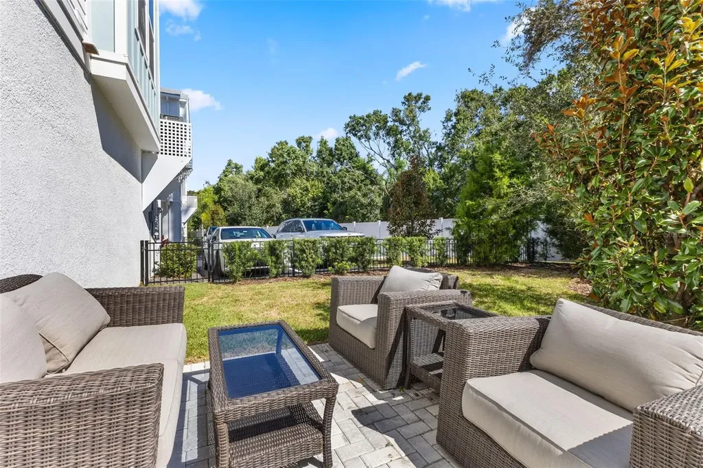 2467 Mangum Court Sarasota FL 34237