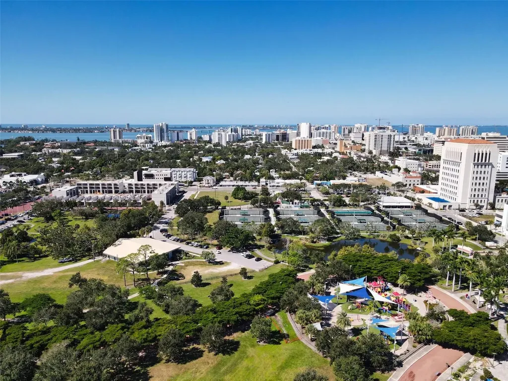 2467 Mangum Court Sarasota FL 34237