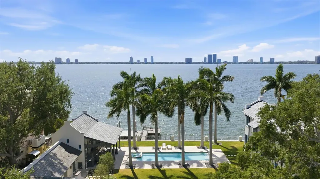 577 Riviera Drive Tampa FL 33606