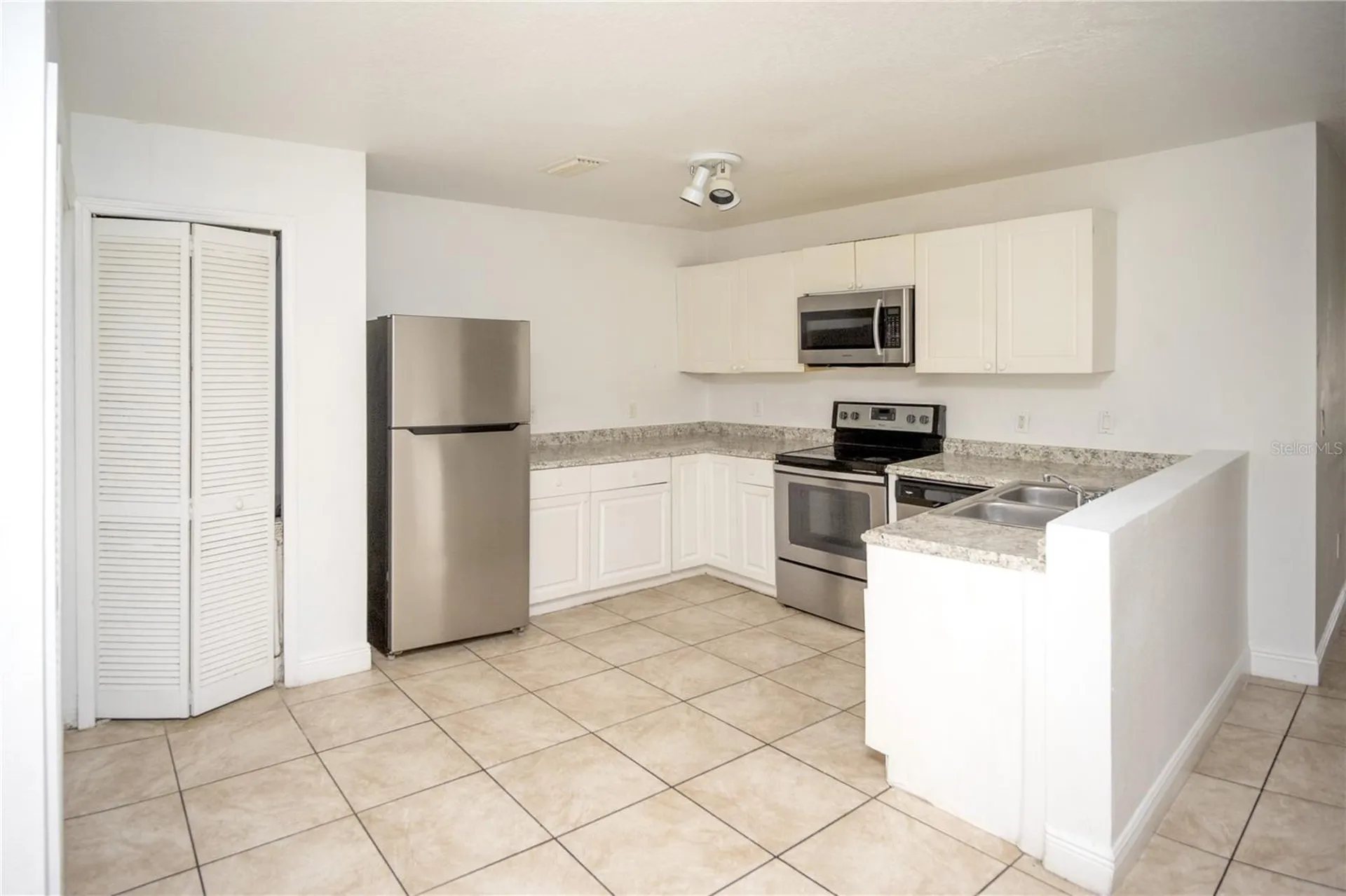 2814 Club Cortile Circle Kissimmee FL 34746