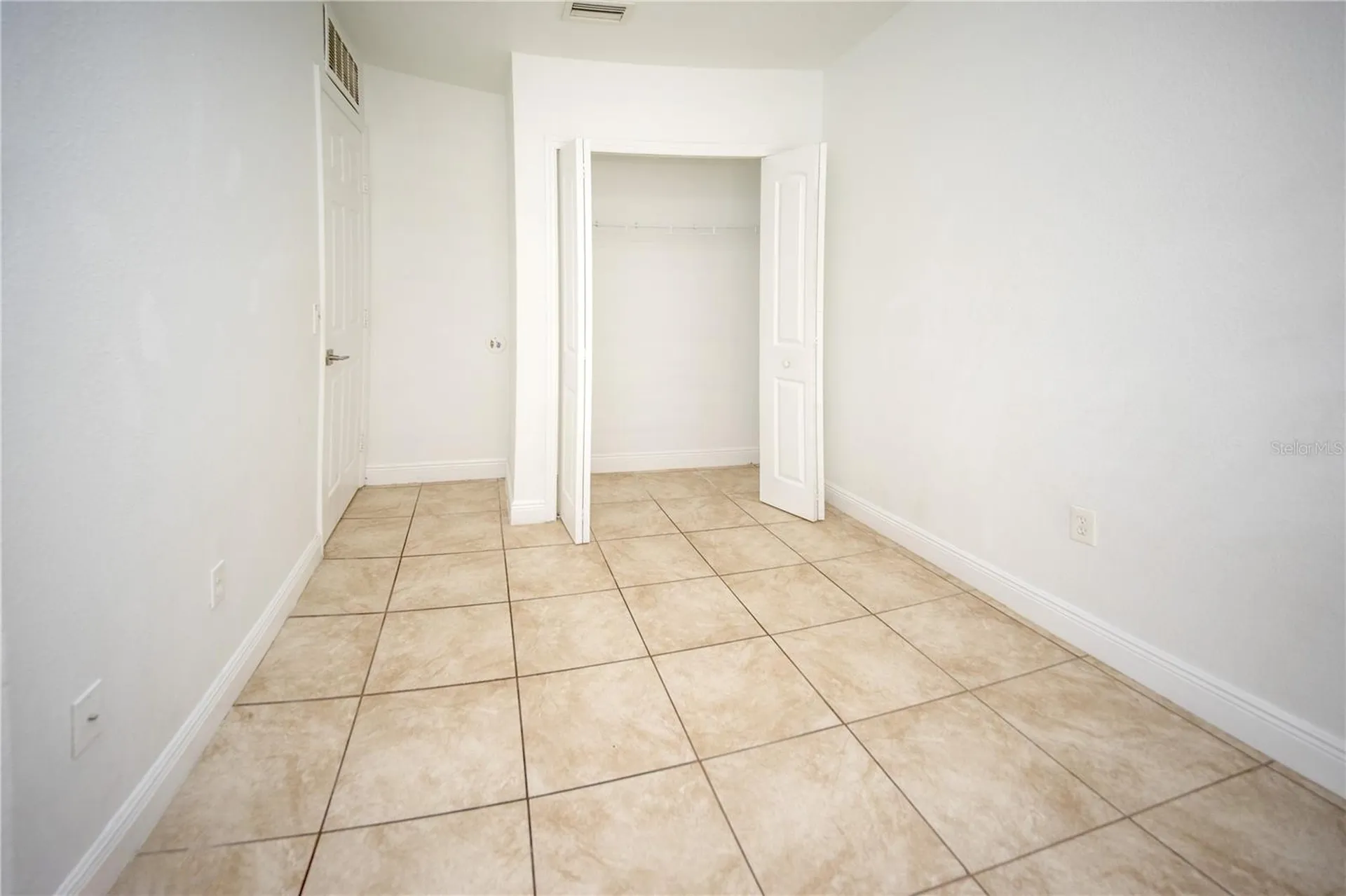 2814 Club Cortile Circle Kissimmee FL 34746