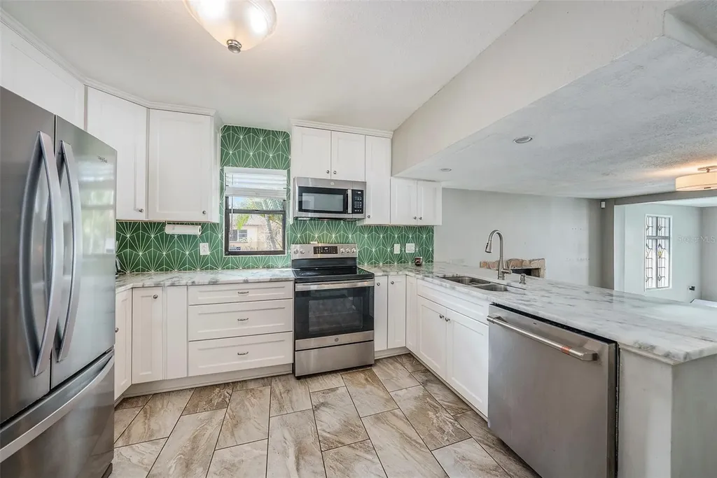 1702 E Knollwood Street Tampa FL 33610