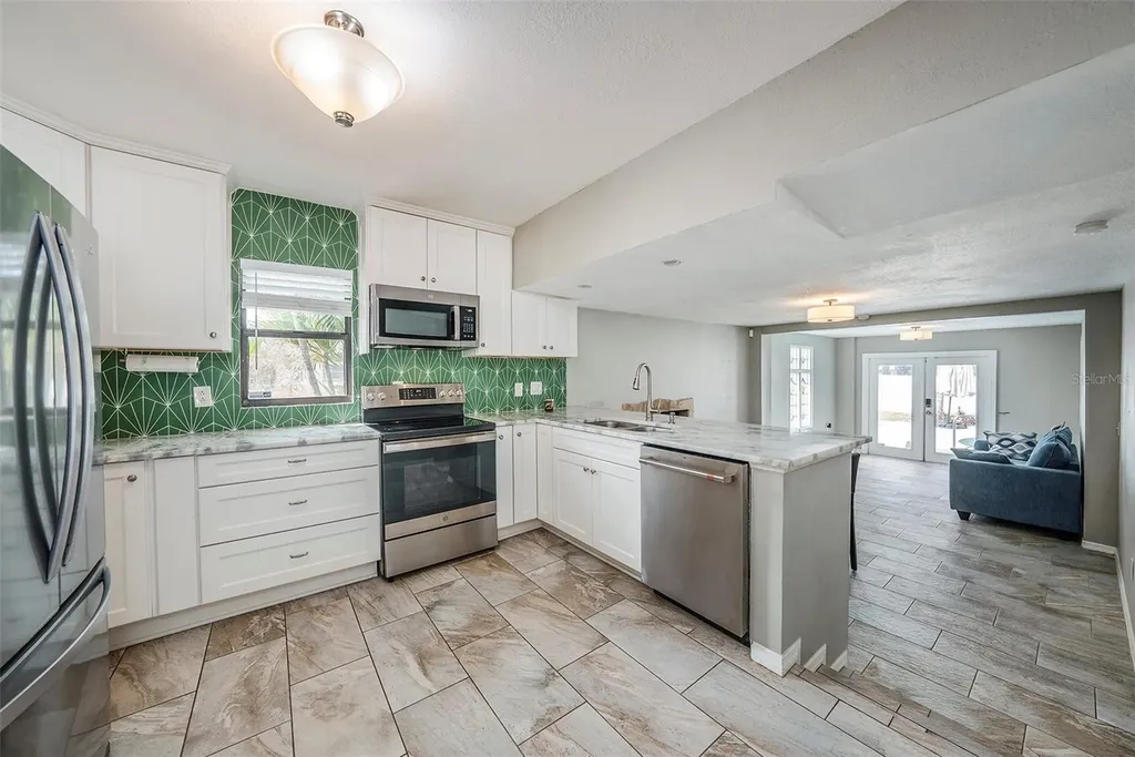 1702 E Knollwood Street Tampa FL 33610