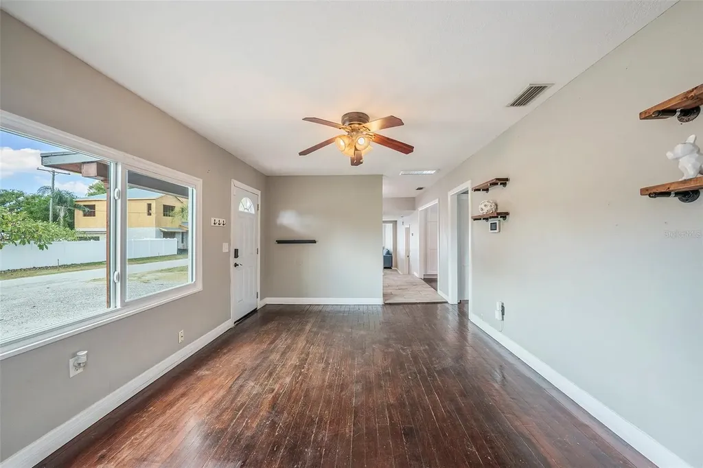1702 E Knollwood Street Tampa FL 33610