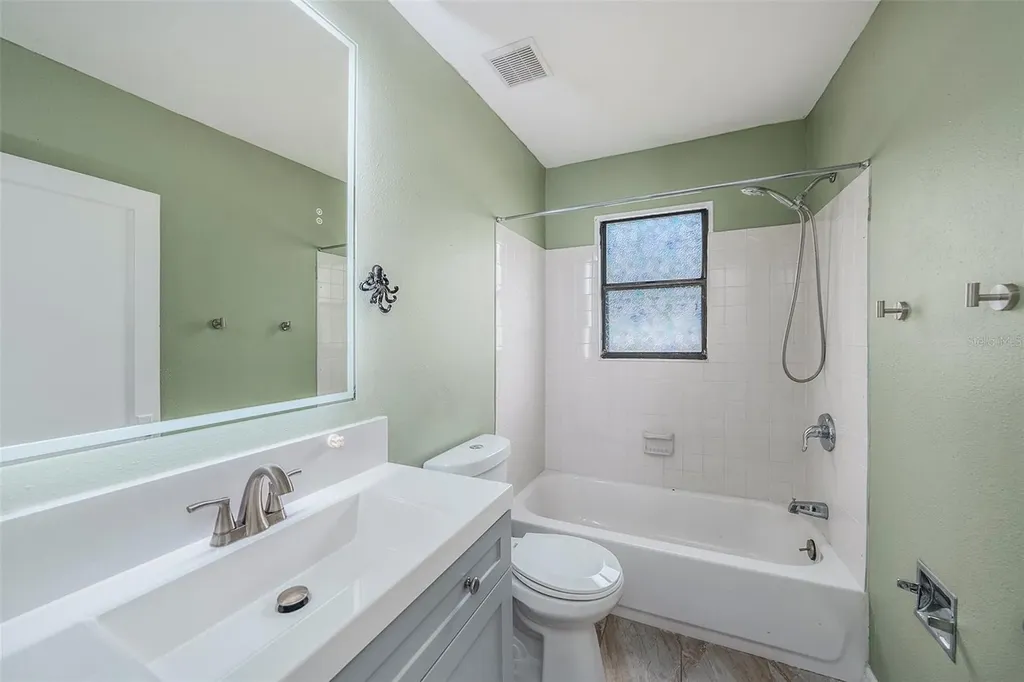 1702 E Knollwood Street Tampa FL 33610