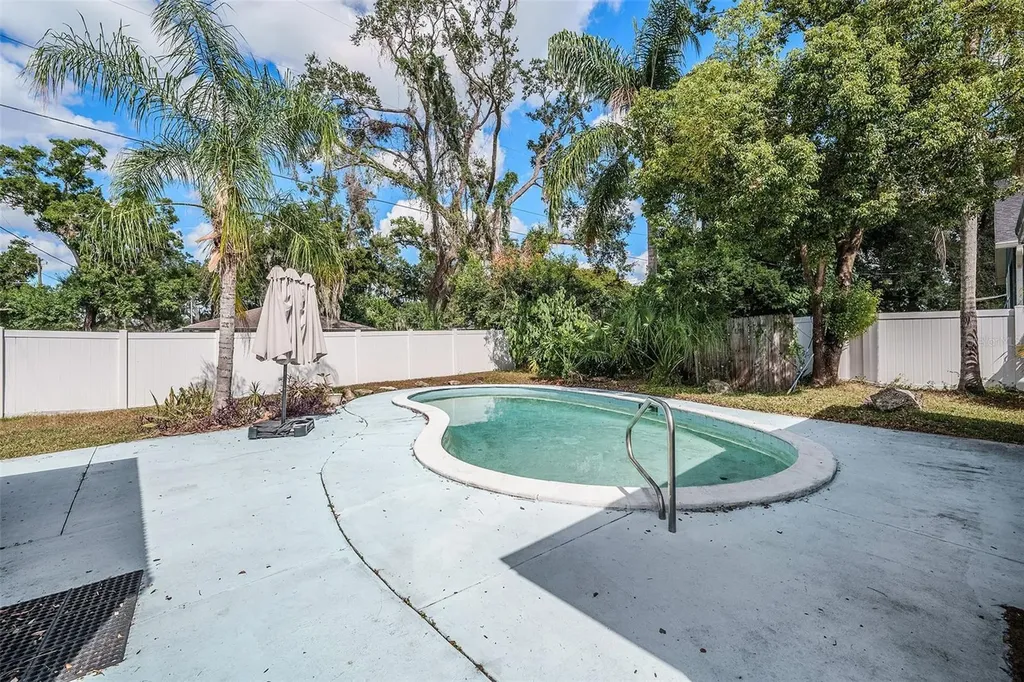 1702 E Knollwood Street Tampa FL 33610