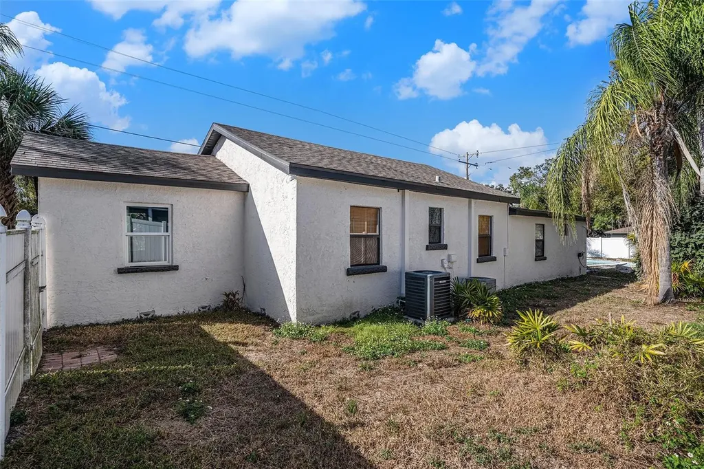 1702 E Knollwood Street Tampa FL 33610