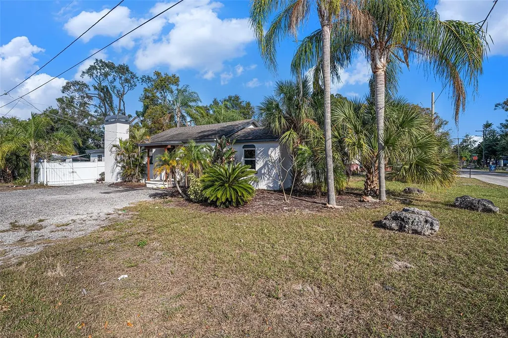 1702 E Knollwood Street Tampa FL 33610
