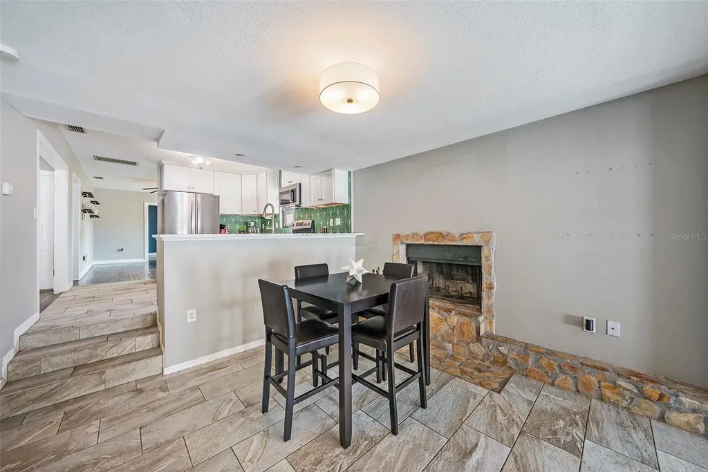 1702 E Knollwood Street Tampa FL 33610