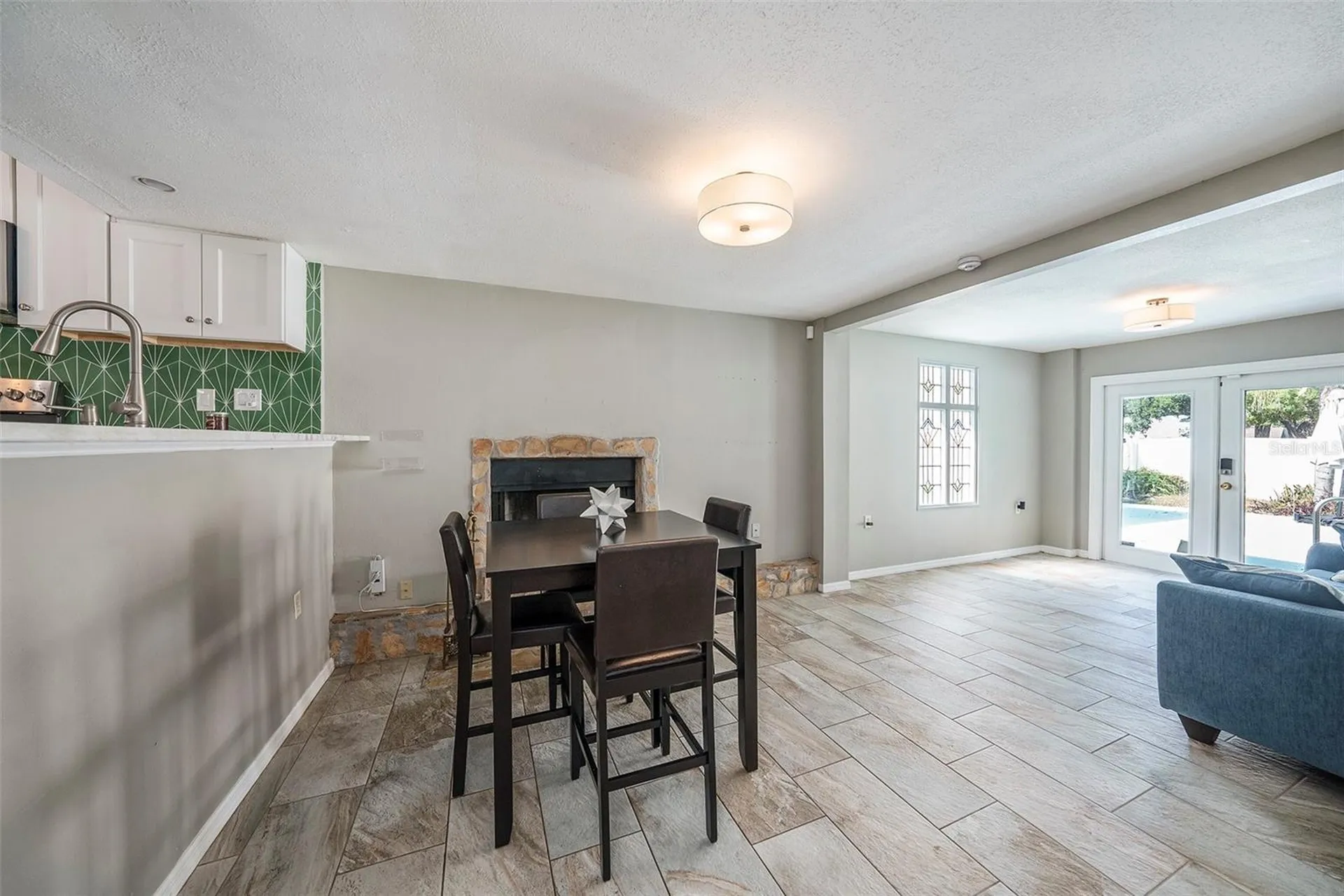 1702 E Knollwood Street Tampa FL 33610