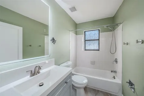 1702 E Knollwood Street Tampa FL 33610