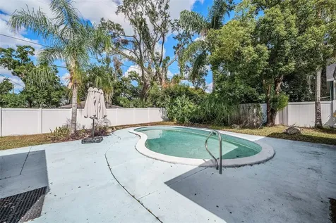 1702 E Knollwood Street Tampa FL 33610