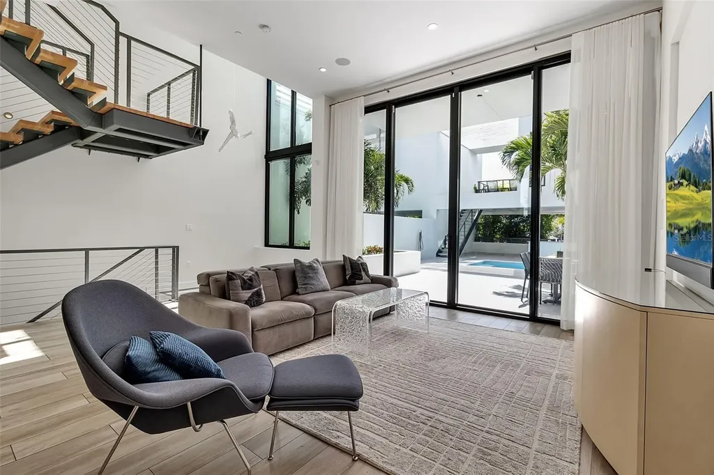 1542 4th Street Sarasota FL 34236