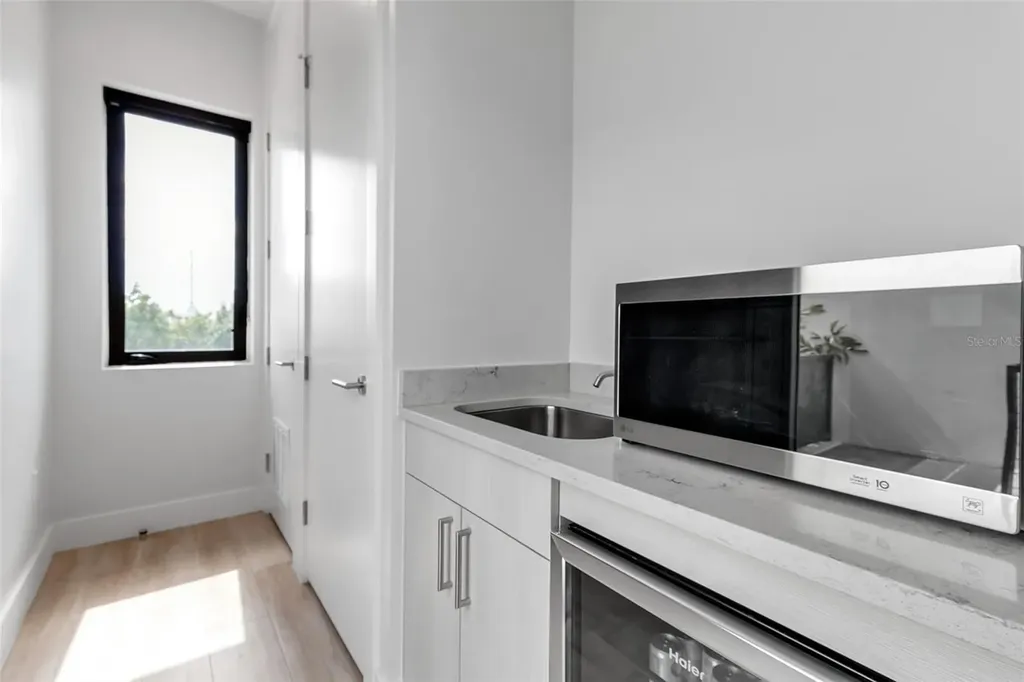 1542 4th Street Sarasota FL 34236