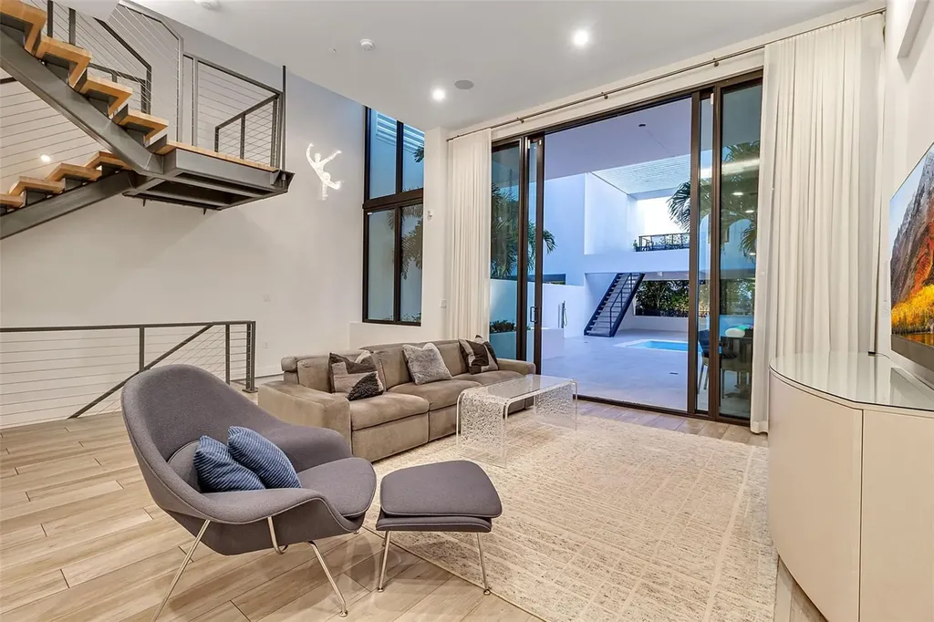 1542 4th Street Sarasota FL 34236