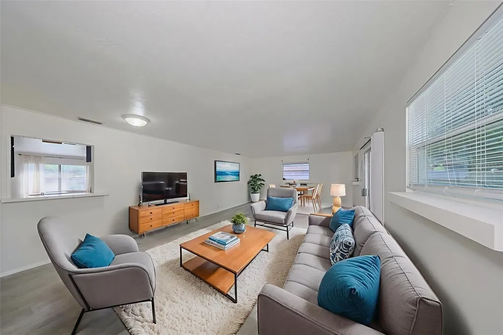 1507 76th Avenue N St Petersburg FL 33702