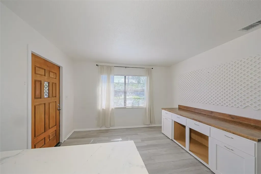 1507 76th Avenue N St Petersburg FL 33702