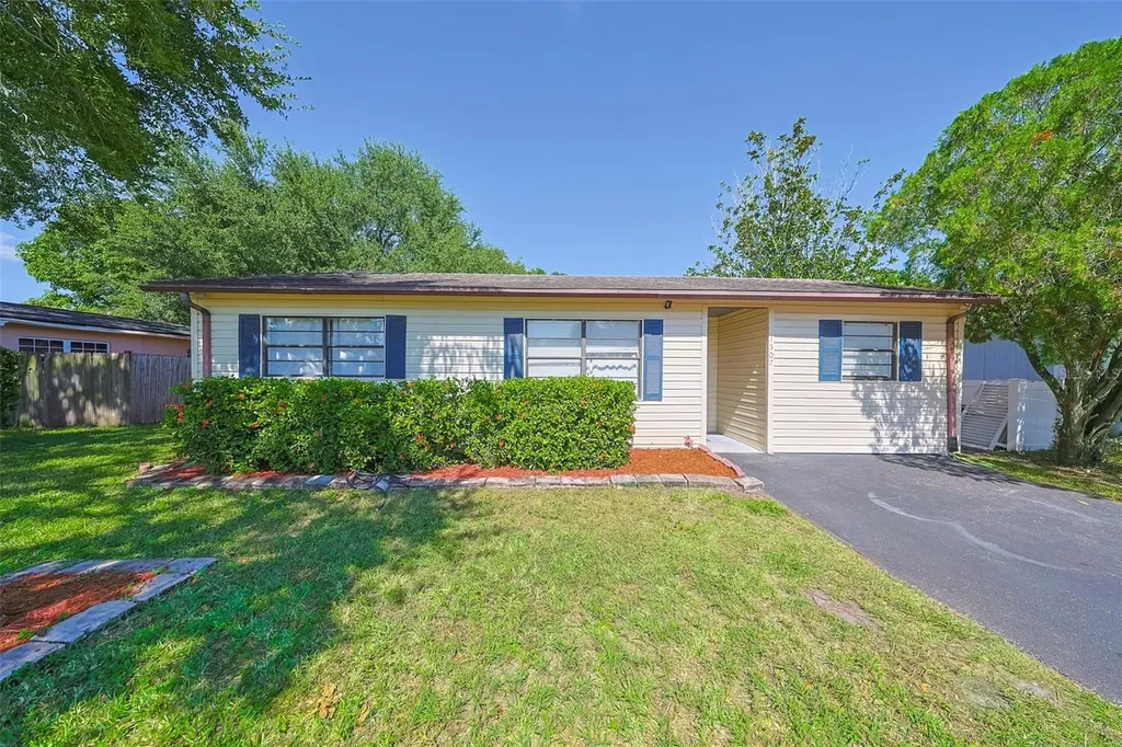 1507 76th Avenue N St Petersburg FL 33702