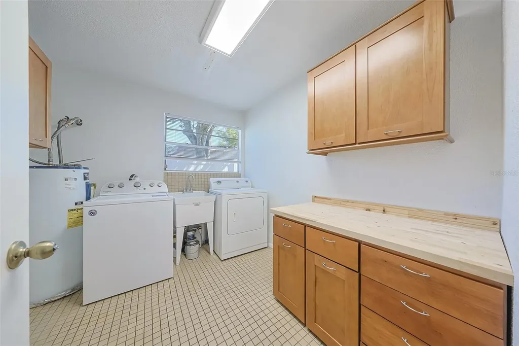 1507 76th Avenue N St Petersburg FL 33702