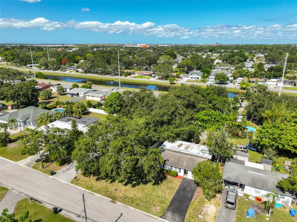 1507 76th Avenue N St Petersburg FL 33702