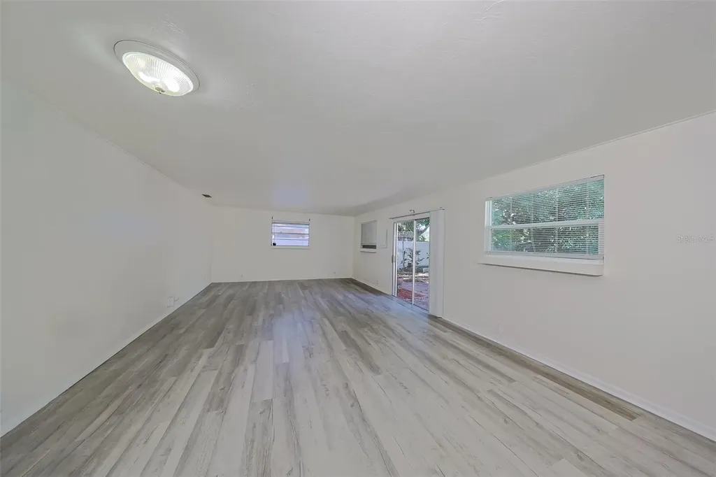 1507 76th Avenue N St Petersburg FL 33702