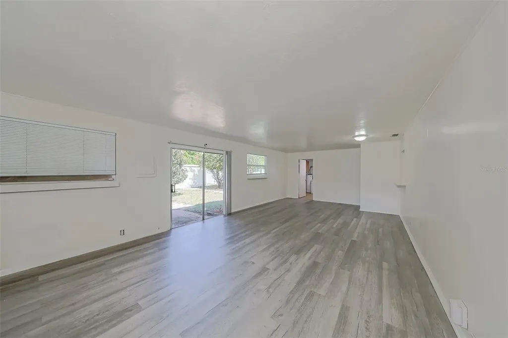 1507 76th Avenue N St Petersburg FL 33702