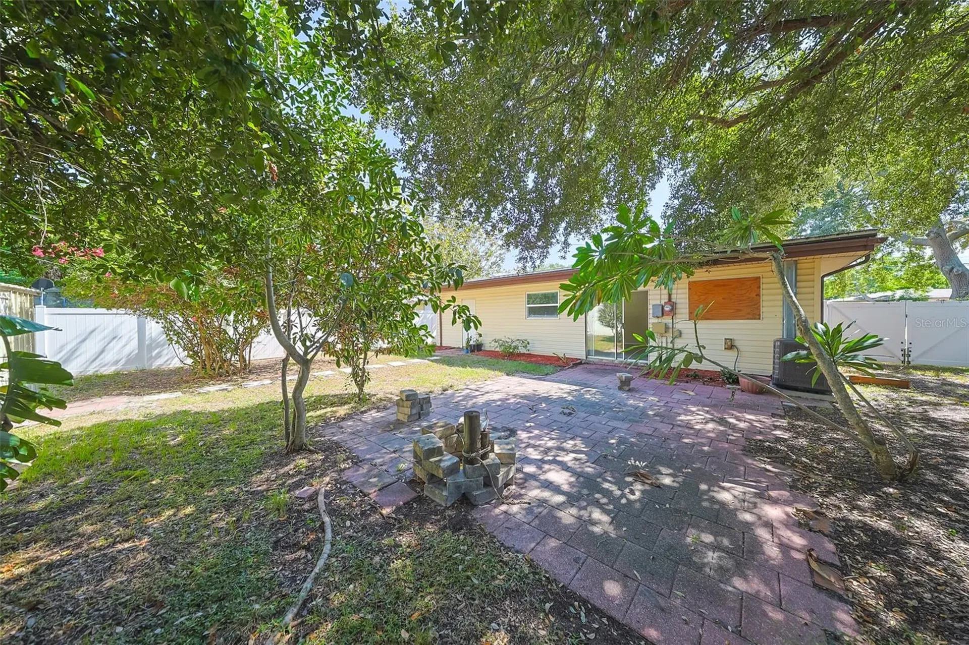 1507 76th Avenue N St Petersburg FL 33702
