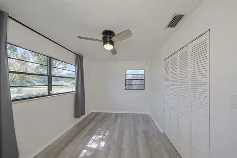 1507 76th Avenue N St Petersburg FL 33702
