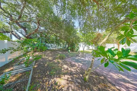 1507 76th Avenue N St Petersburg FL 33702