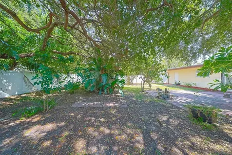 1507 76th Avenue N St Petersburg FL 33702
