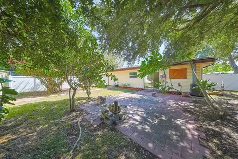 1507 76th Avenue N St Petersburg FL 33702