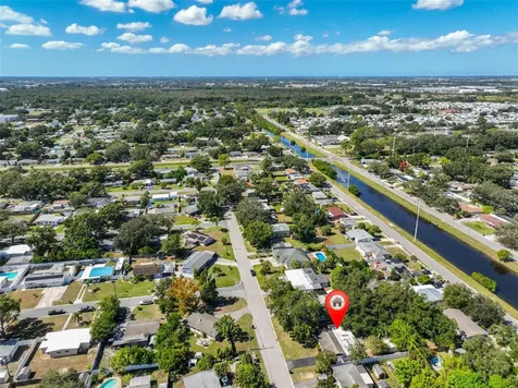 1507 76th Avenue N St Petersburg FL 33702