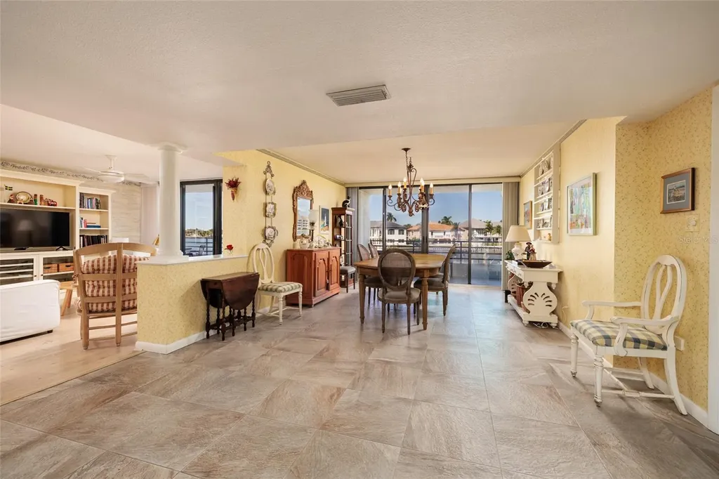 2795 Kipps Colony Drive S St Petersburg FL 33707