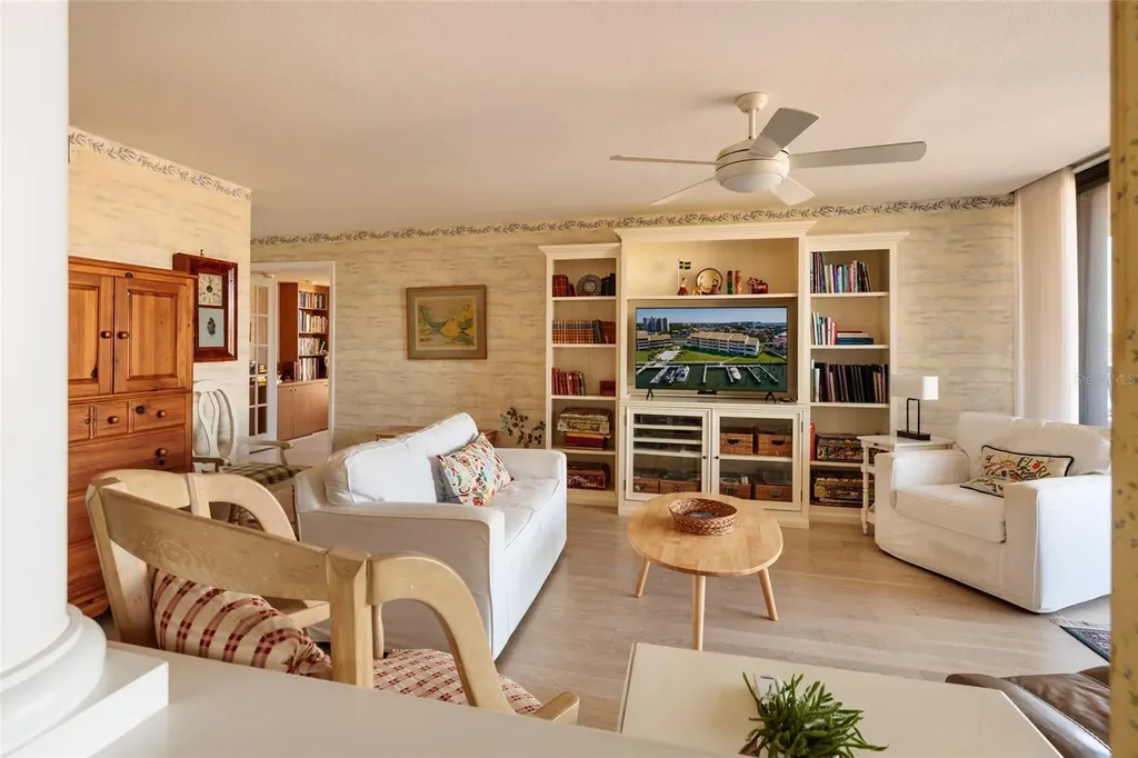 2795 Kipps Colony Drive S St Petersburg FL 33707