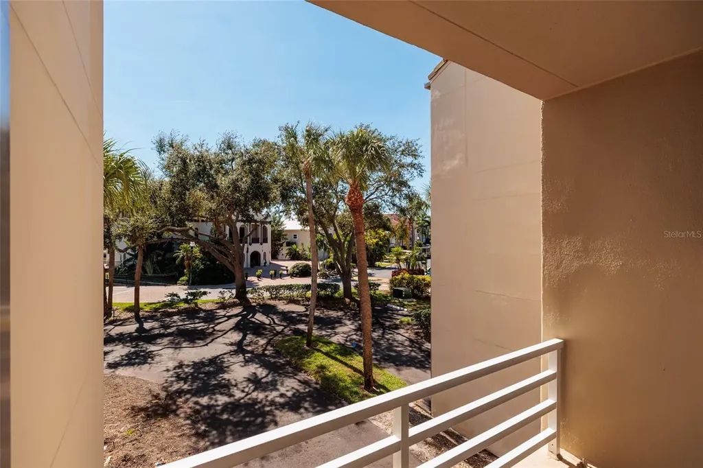 2795 Kipps Colony Drive S St Petersburg FL 33707