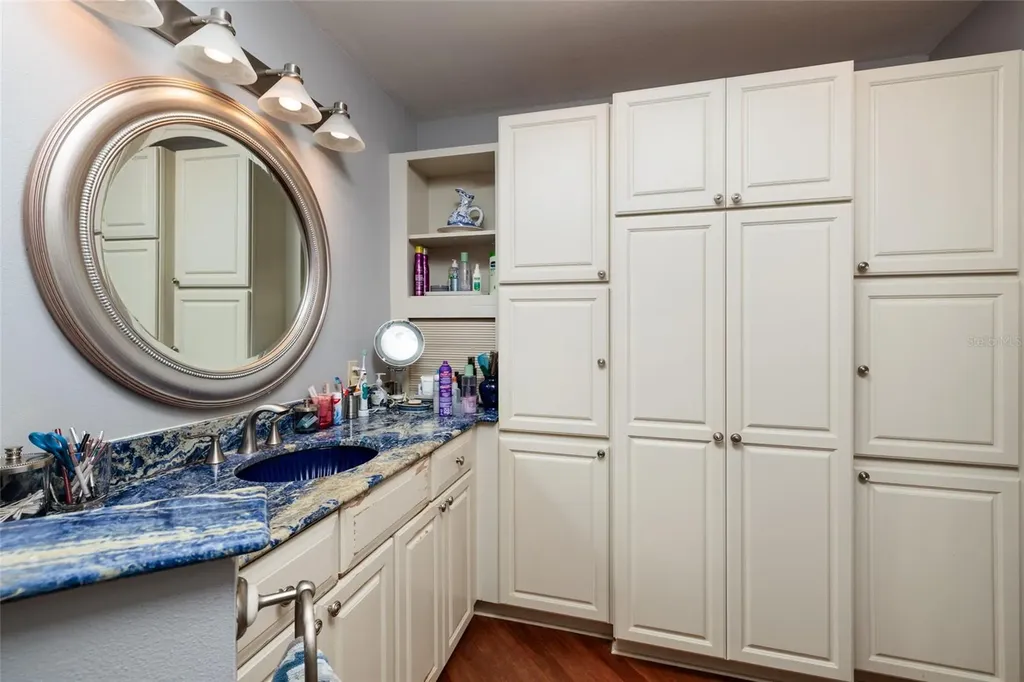 2795 Kipps Colony Drive S St Petersburg FL 33707