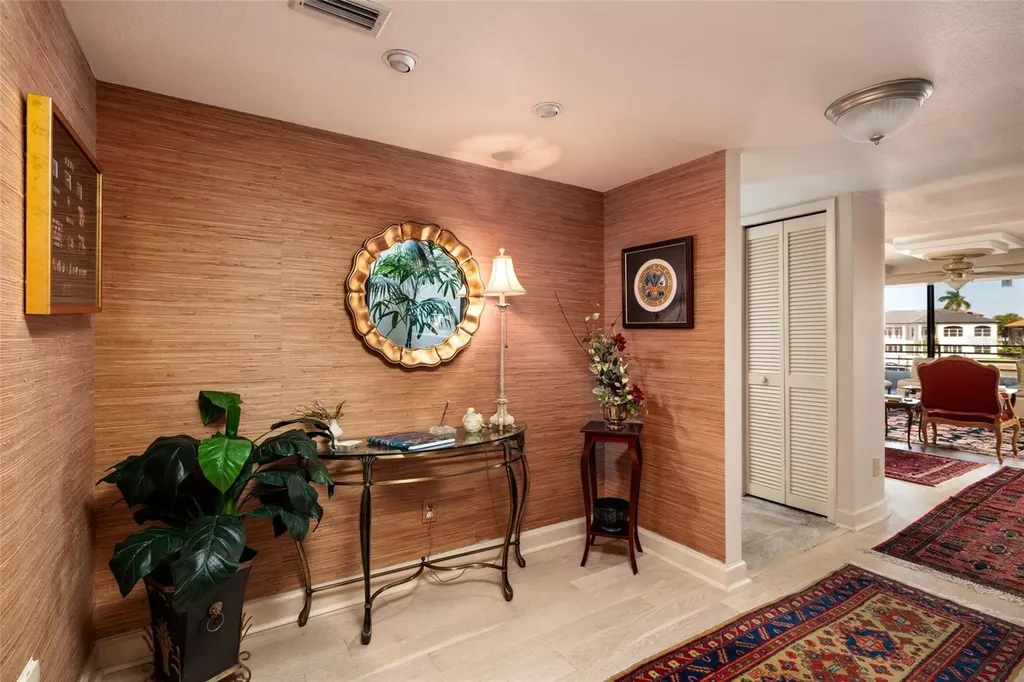 2795 Kipps Colony Drive S St Petersburg FL 33707