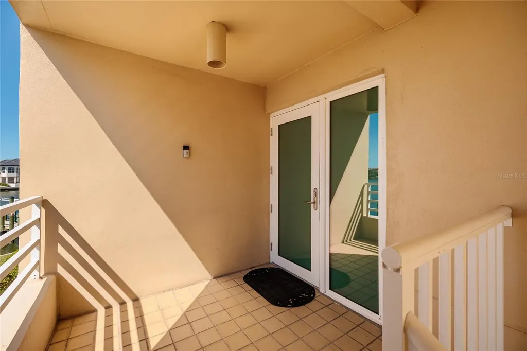 2795 Kipps Colony Drive S St Petersburg FL 33707