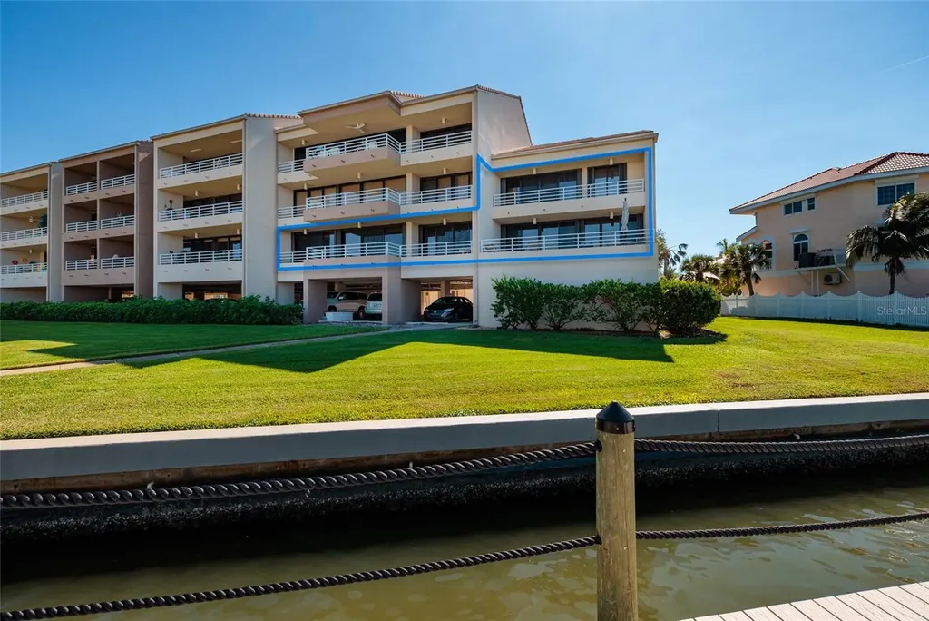 2795 Kipps Colony Drive S St Petersburg FL 33707