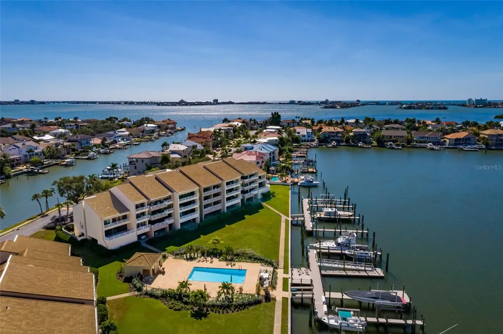2795 Kipps Colony Drive S St Petersburg FL 33707