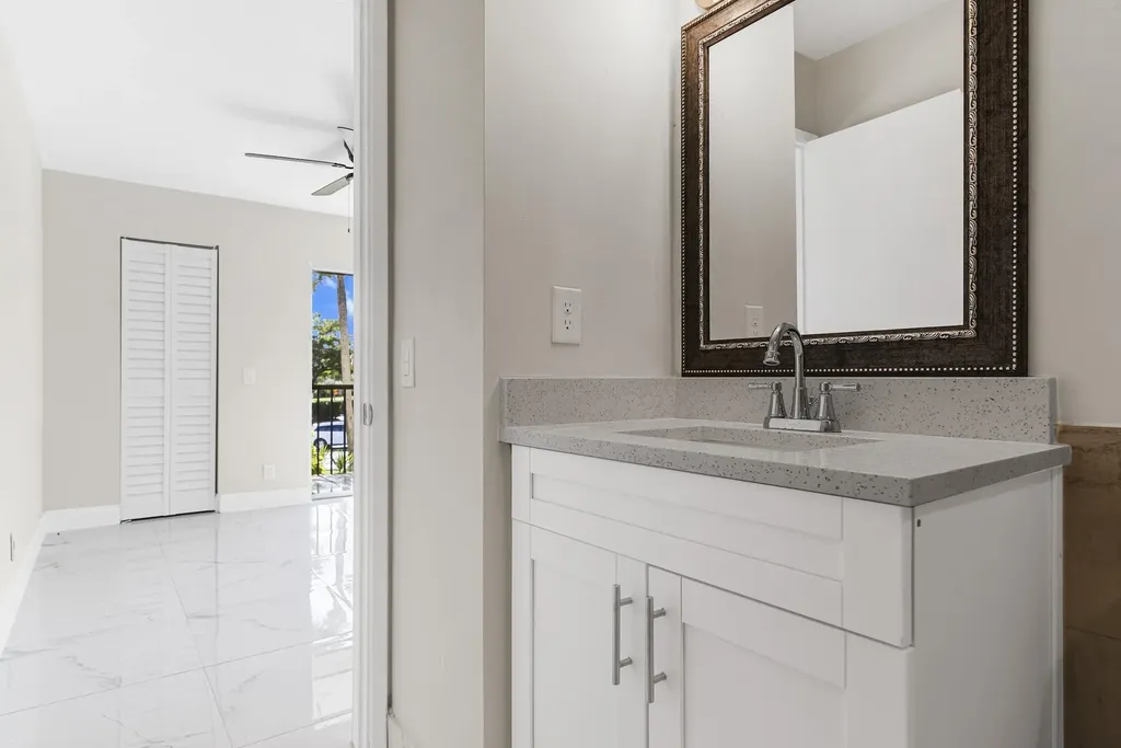 2795 Kipps Colony Drive S St Petersburg FL 33707